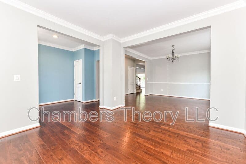 Ashburn House: 21026 Potomac Trail Cir