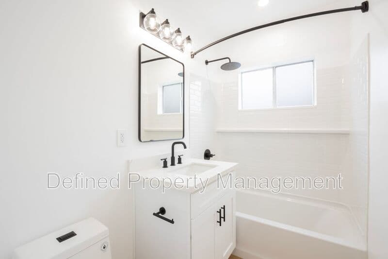 West Hollywood House: 937 Orange Grove Ave