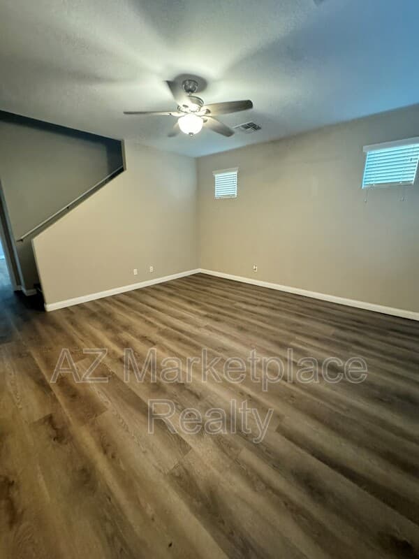 Laveen House: 7165 S. 48th Glen