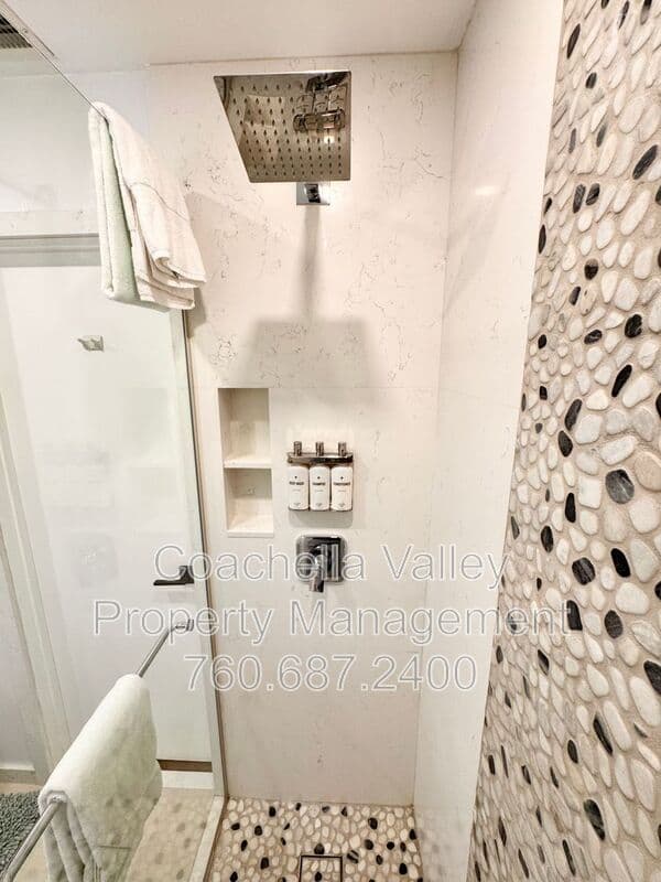 Palm Springs House: 2004 N San Antonio Rd