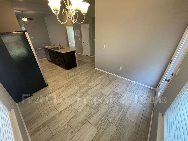 Yukon House: 11613 SW 8th Circle
