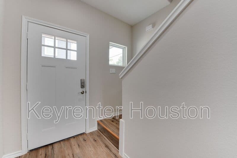 Houston House: 8203 Woodlyn Rd