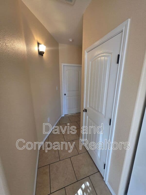 Midland Condo: 200 Mitchell St