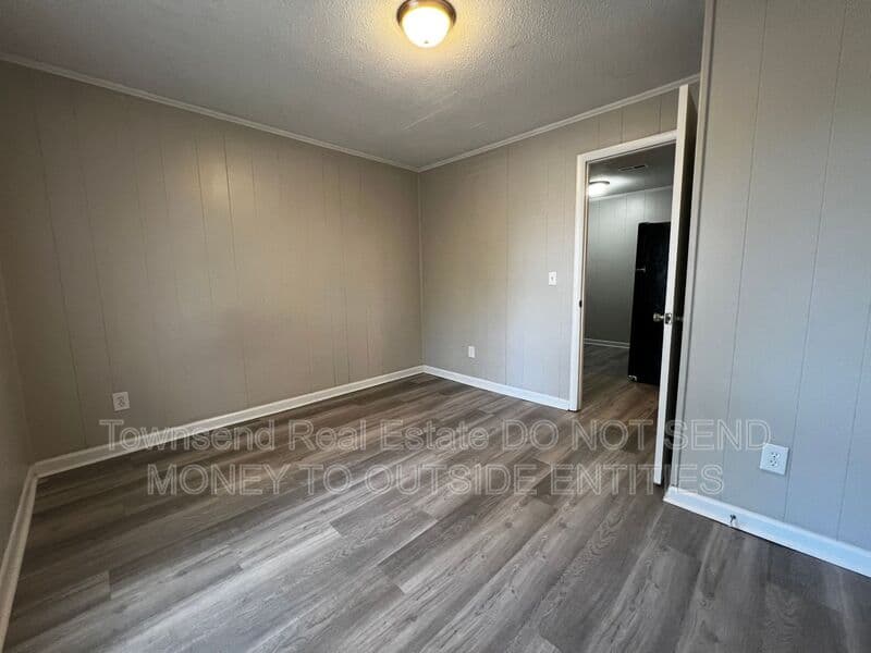 Fayetteville House: 5853-H Century Oaks Drive