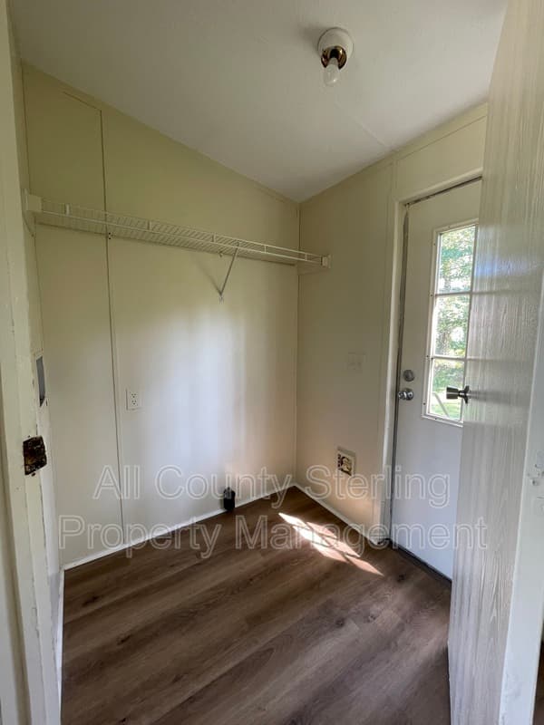 Lake City House: 186 NW Gerson Lane