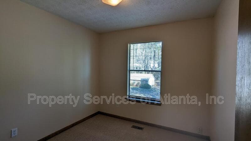 Decatur House: 4341 Old Lake Dr