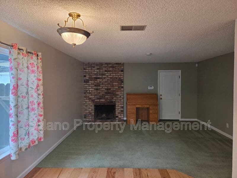 Fairfield House: 2827 Owens St