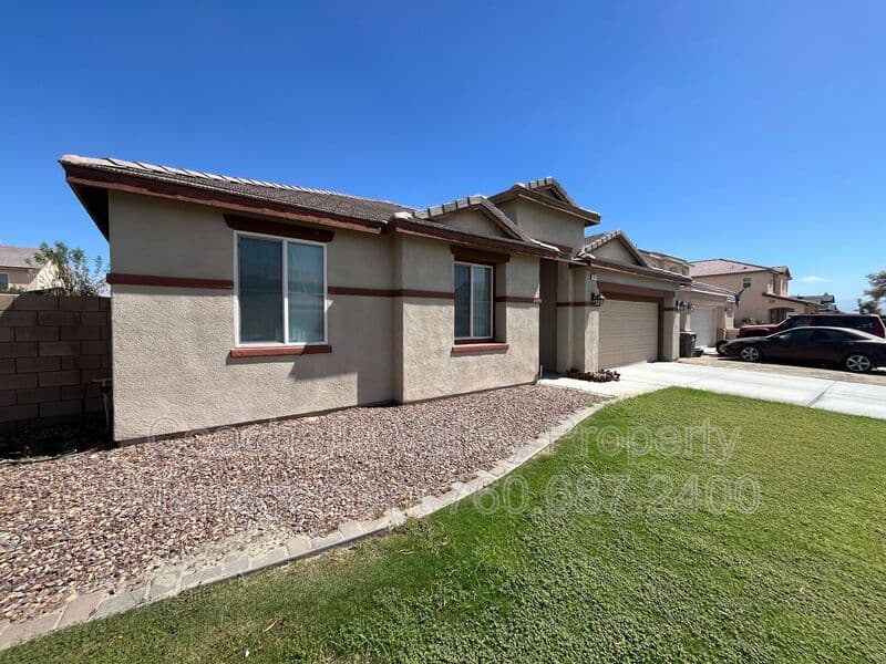 Coachella House: 49126 Pluma Roja Place