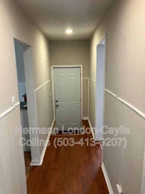 Saint Louis House: 883 Elias Ave