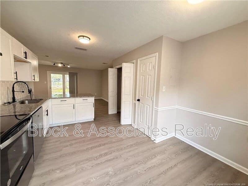 Hope Mills House: 4083 Professional Dr