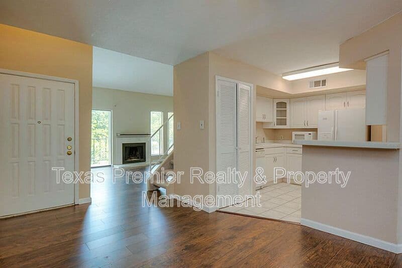 Houston Condo: 10811 Richmond Ave