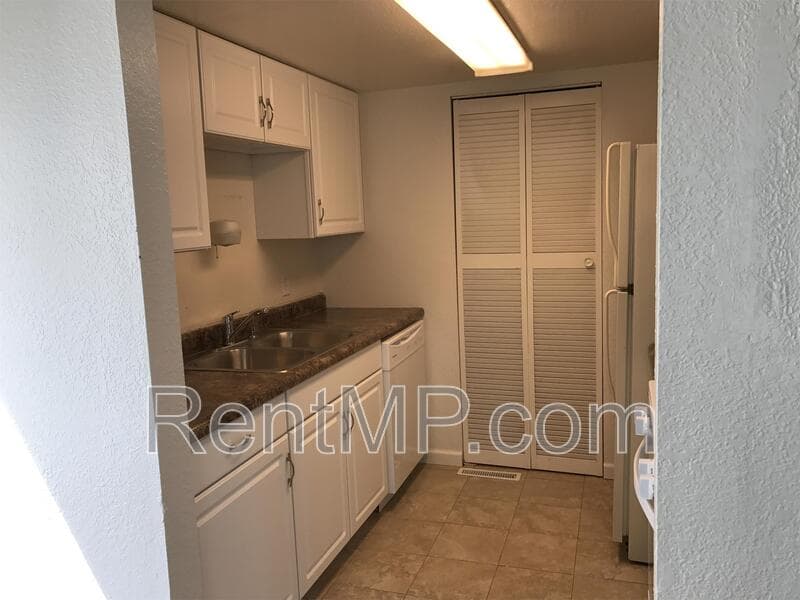 Mt Pleasant Townhome: 1825 S Crawford - Unit E02