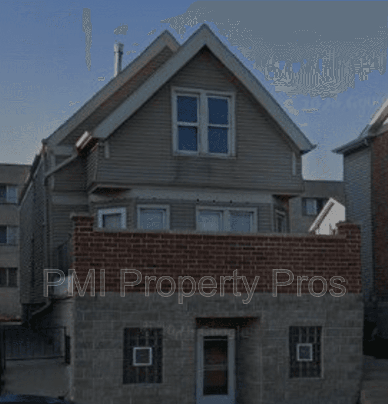 Milwaukee Condo: 2016 W Clybourn St