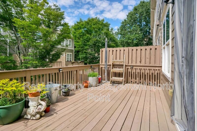 Decatur House: 3026 Eltham Pl
