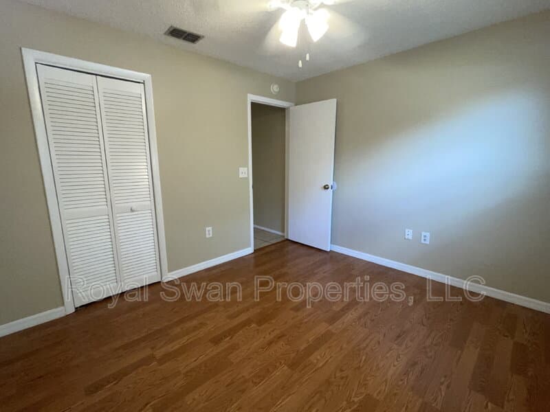 Lakeland House: 3812 Dovehollow Drive