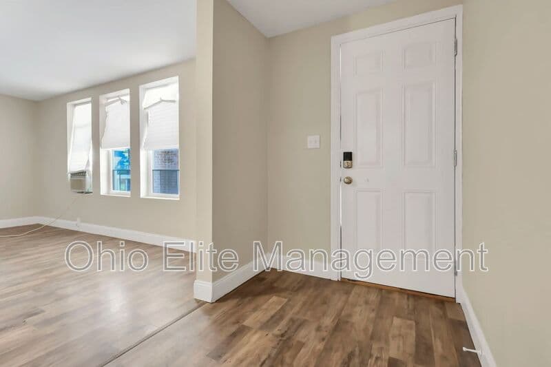 Columbus House: 85 S Wheatland Ave