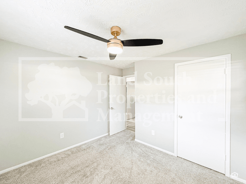 Lakeland House: 3519 Colleen Drive