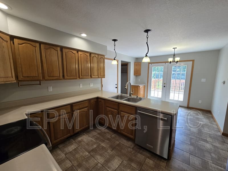 Cedar Falls House: 4710 Donald Drive