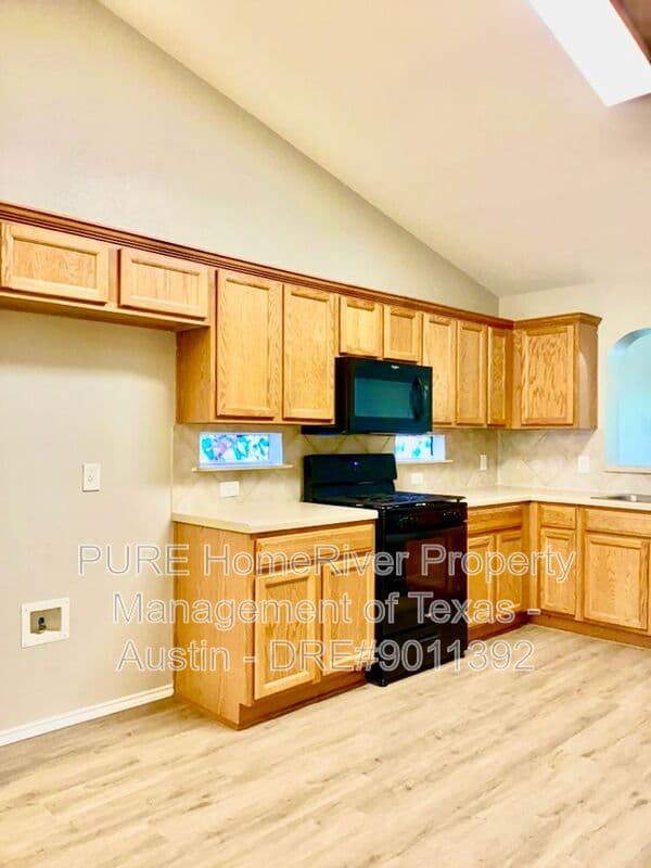 Round Rock House: 932 Monadale Trl