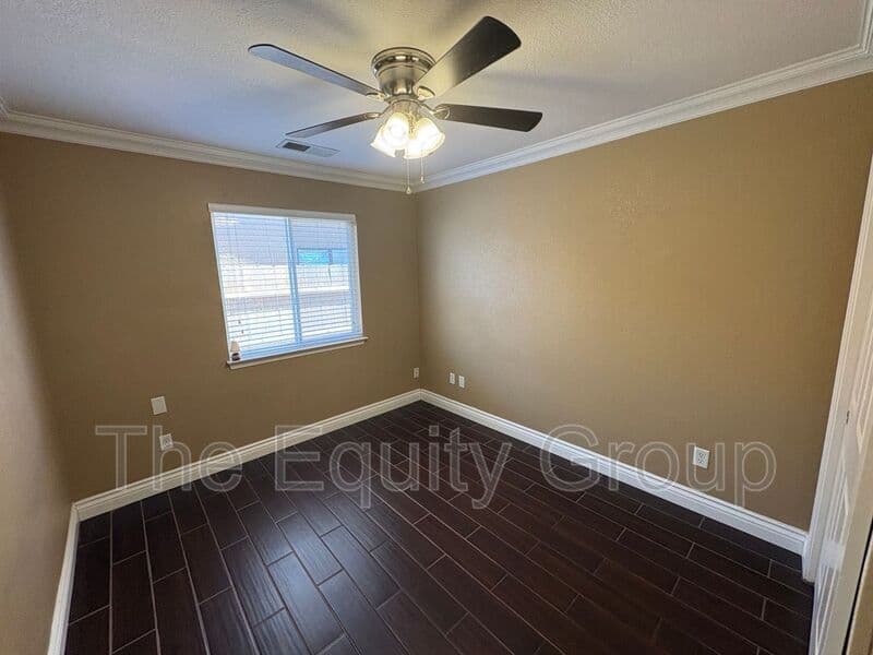 Visalia House: 744 West Buena Vista Ave