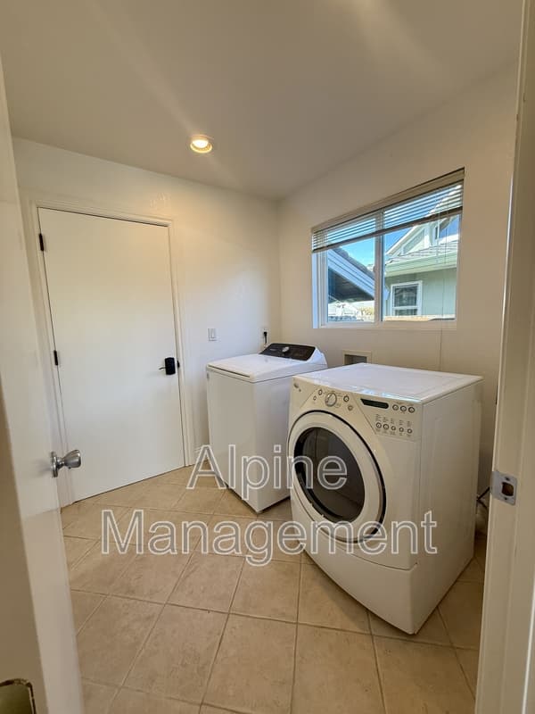 Burlingame House: 2917 Arguello Drive - Main