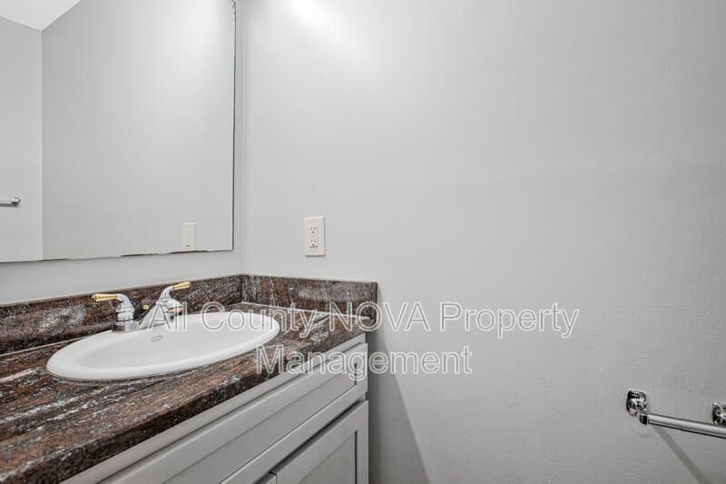 Columbia Condo: 7505 Weather Worn Way
