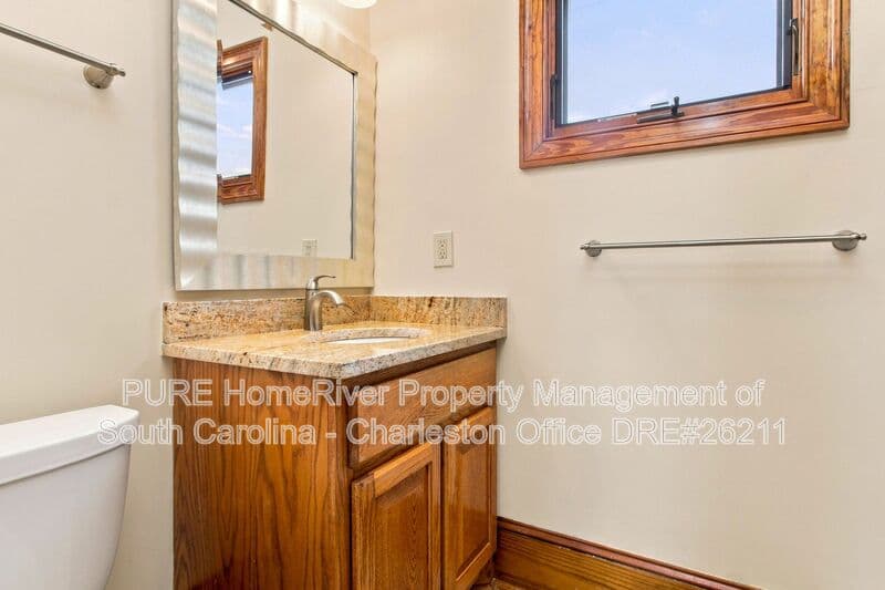 Charleston House: 224 President St