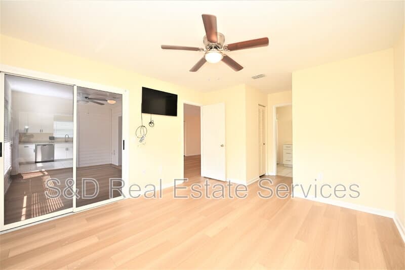 Lakeland House: 1774 Birchwood Loop
