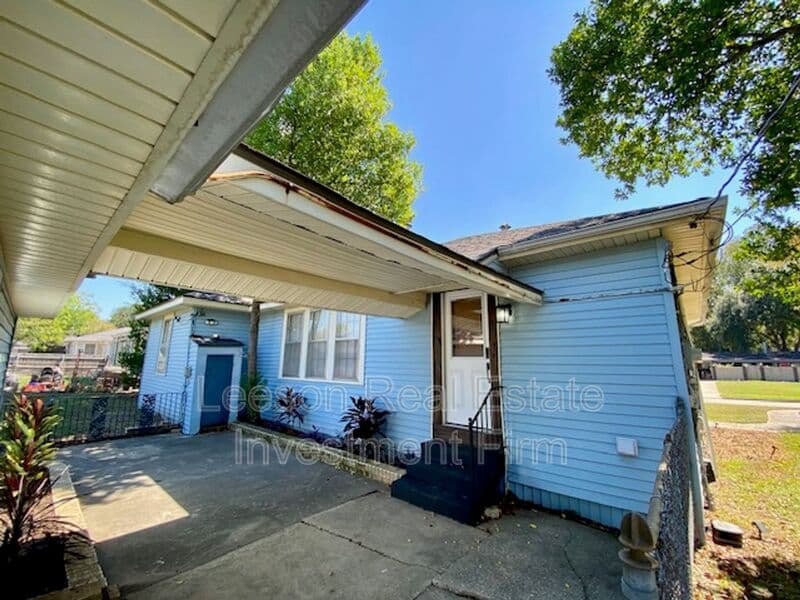 Shreveport House: 3792 Greenway Pl.