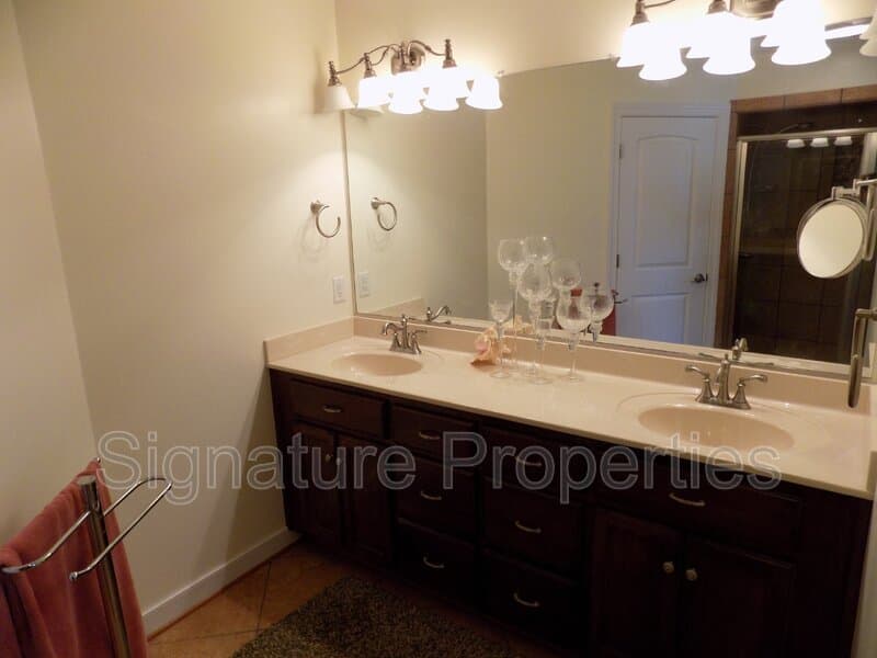 Charles City House: 7380 Graves Landing Rd