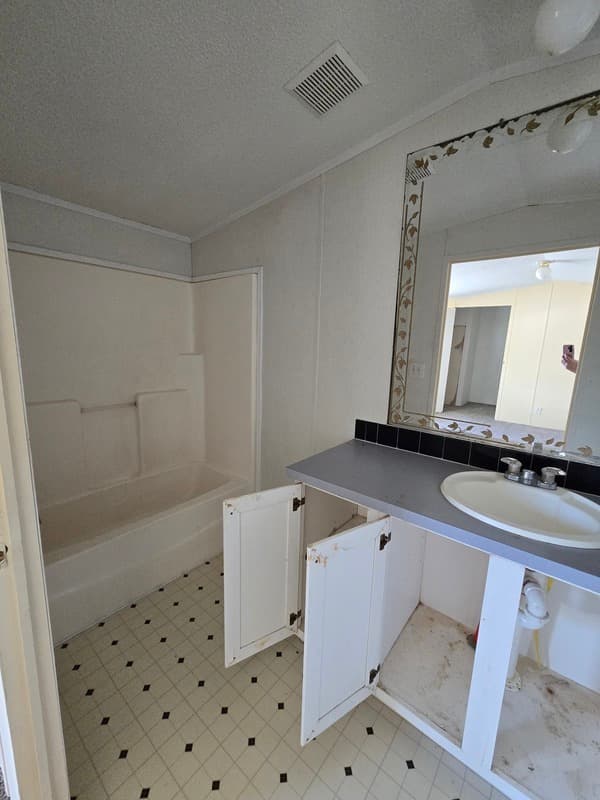 Fayetteville House: 2412 Cattail Cir