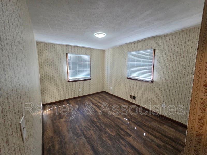 Louisville House: 7310 Grannel Road