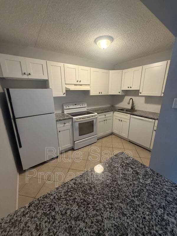 Wallingford Condo: 722A Putnam Blvd