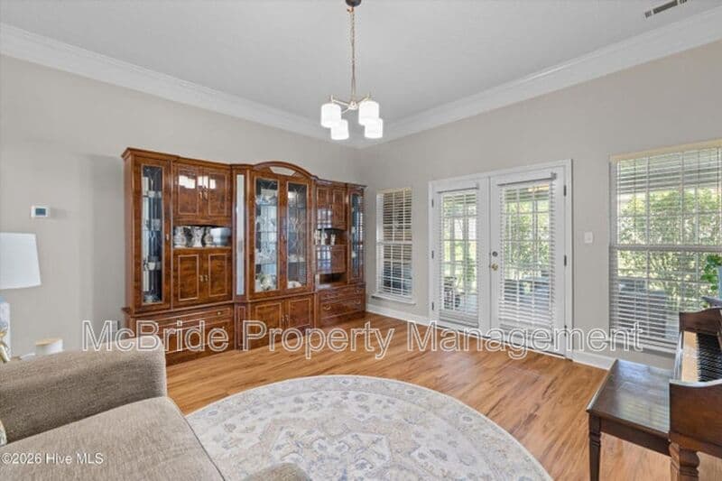 Evans House: 5105 Windmill Place