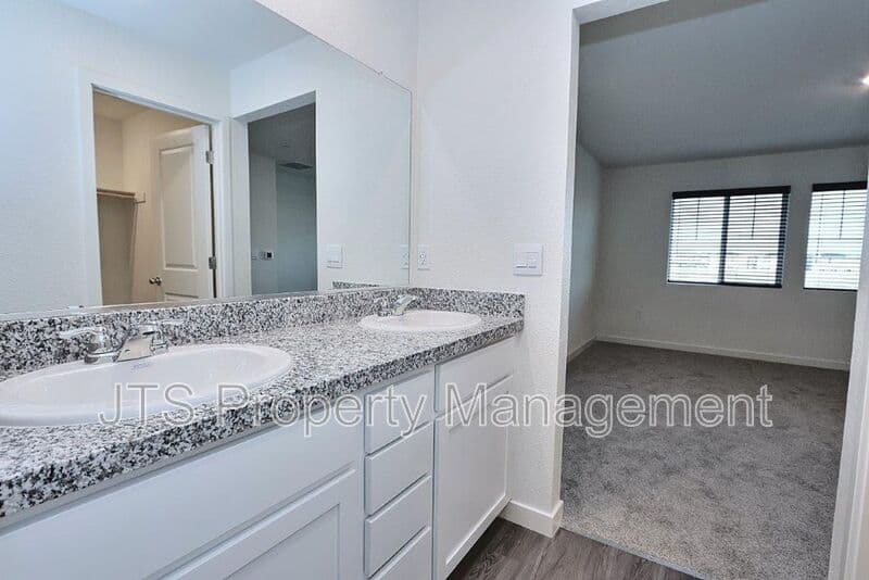Roseville House: 2049 Shady Tree Circle
