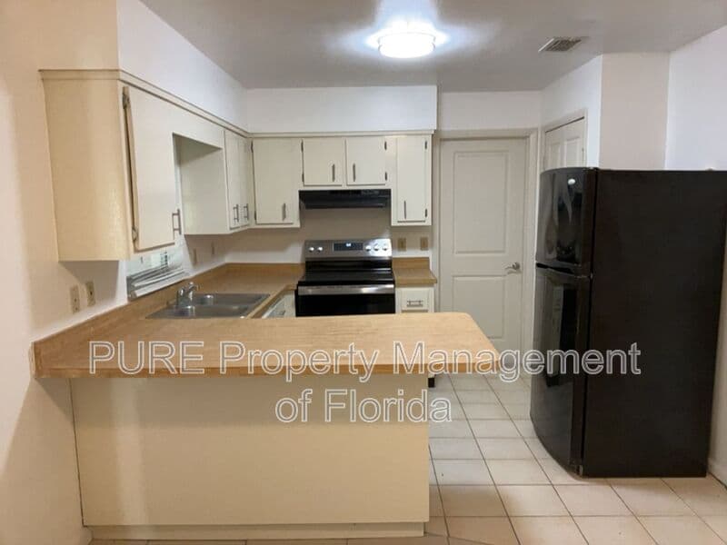 Ocala House: 5714 SE 4th Street