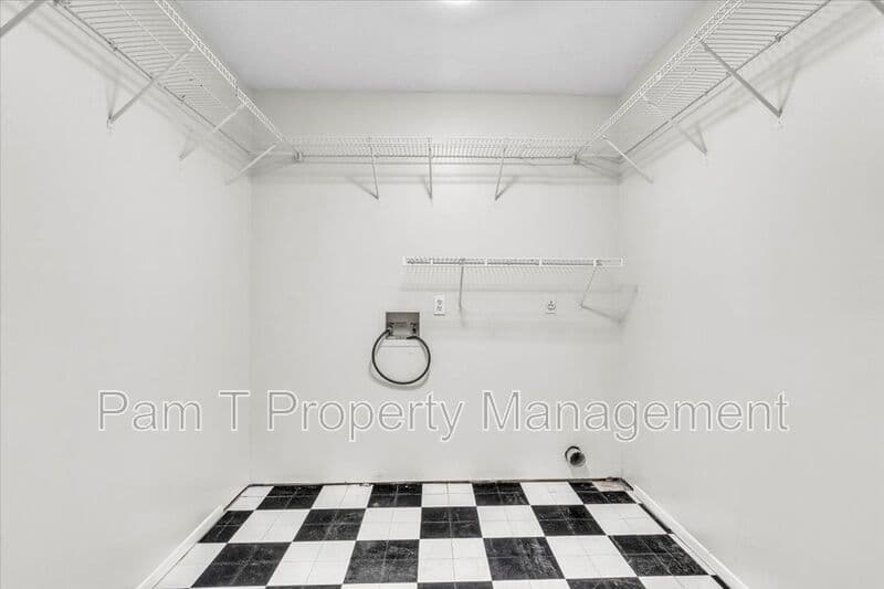 Savannah House: 4 Gunpowder Ct.