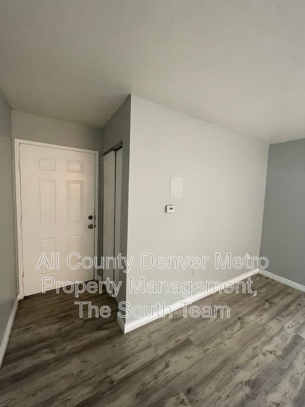Aurora Condo: 1590 Clinton St