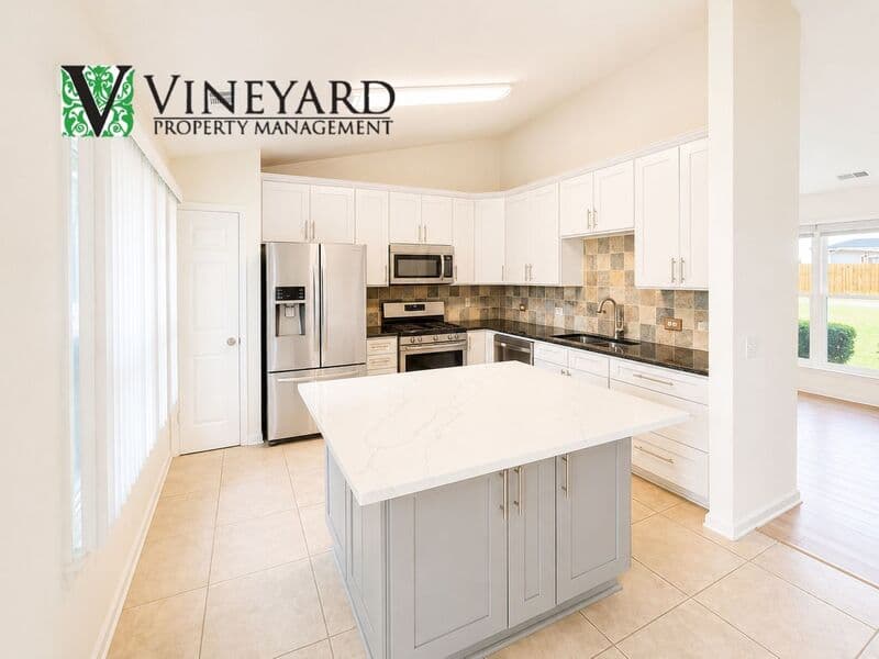 Kennesaw House: 414 Darter Drive NW