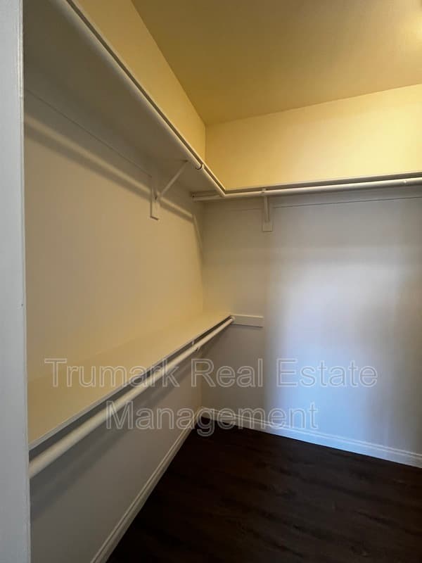 Glendale Condo: 412 N Kenwood St.