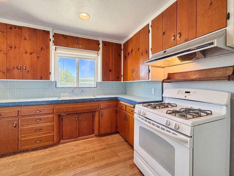 La Mesa House: 7340 W Point Ave