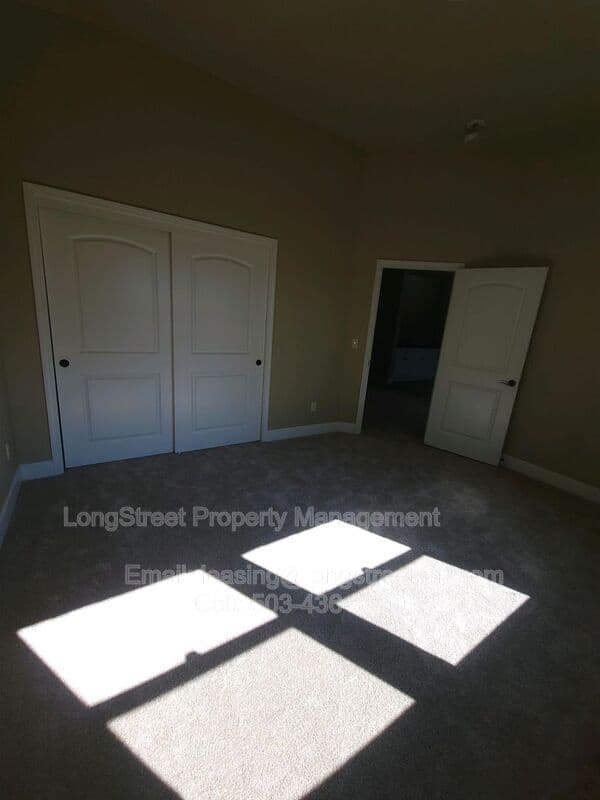 Portland House: 9739 NW Henry Ct