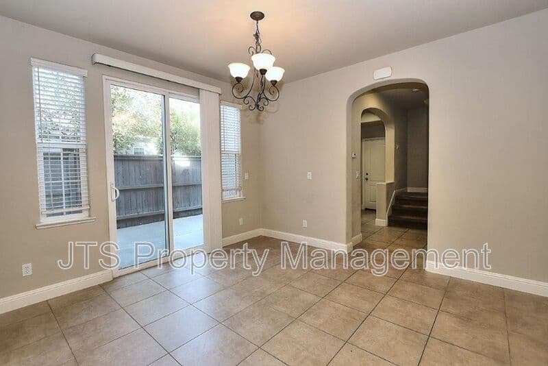 Orangevale House: 9041 Crescenda Lane