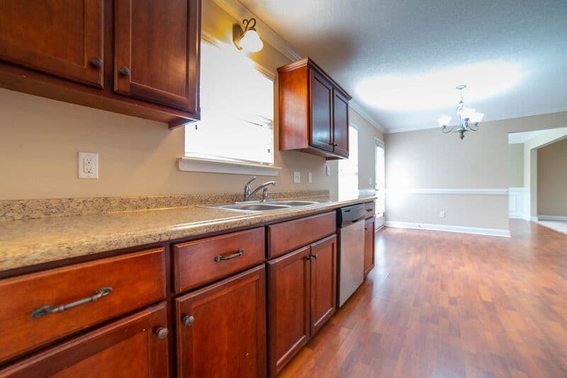 Hinesville House: 211 Augusta Way
