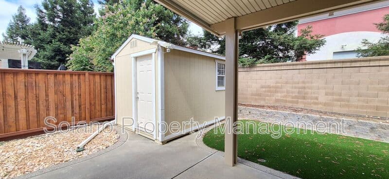 Dixon House: 2080 Mariposa Drive