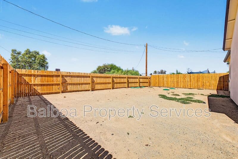Buckeye Condo: 212 2nd Ave E