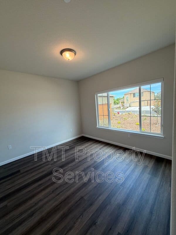 Elk Grove House: 9106 Turnbull Court