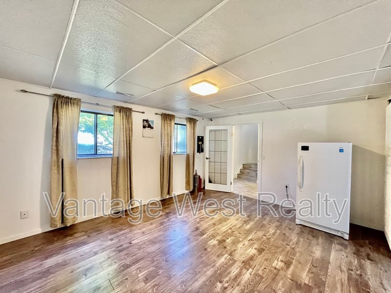 West Kelowna House: 3436 McTaggart Road