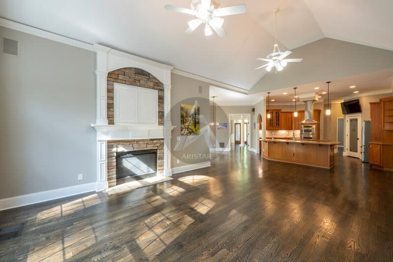 Kennesaw House: 5211 Hadaway Rd NW