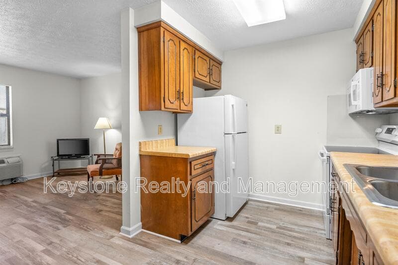 Hopkinsville Apartment: 102 Laurel Cove Drive
